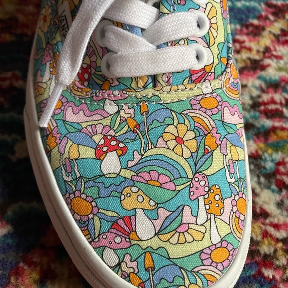 Vans lo top enchanted mushrooms size 8.5 great condition! - Picture 2 of 8